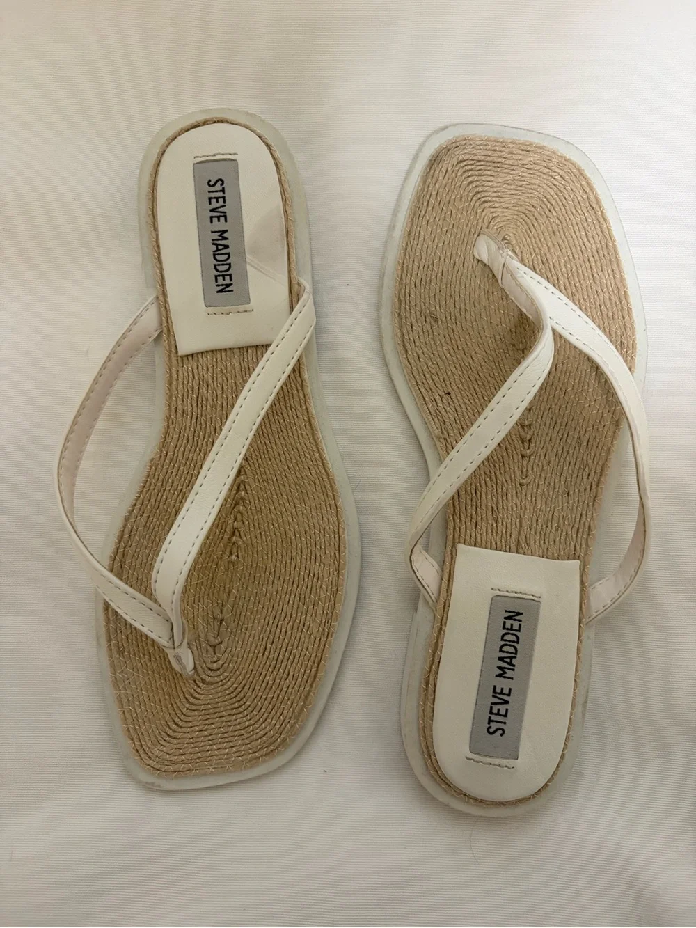 STEVE MADDEN WHITE THONG ESPADRILLE FLAT SANDALS WOMENS SIZE 6